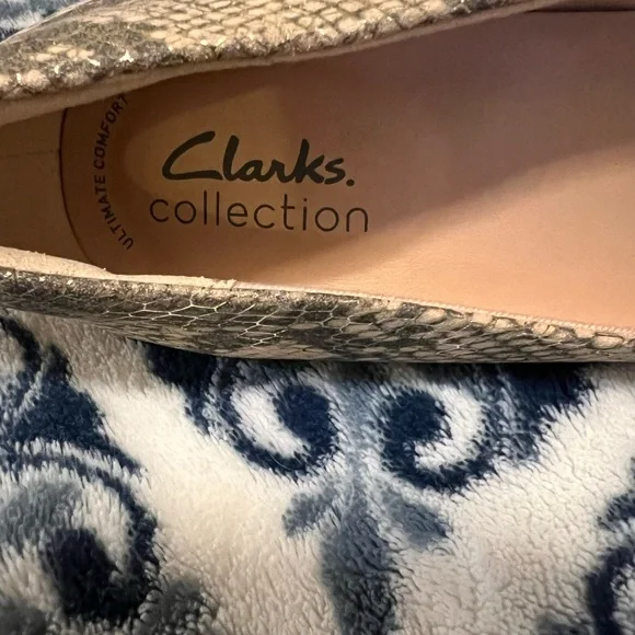 NWT, 6 1/2 Clarks Women's Ambyr Joy Pump, Beige Metallic - Picture 5 of 11